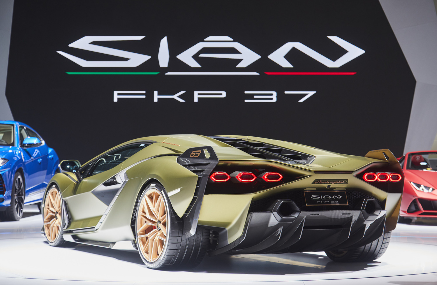 Laffascinante posteriore della Sian sullo stand Lamborghini al Salone di Francoforte 2019