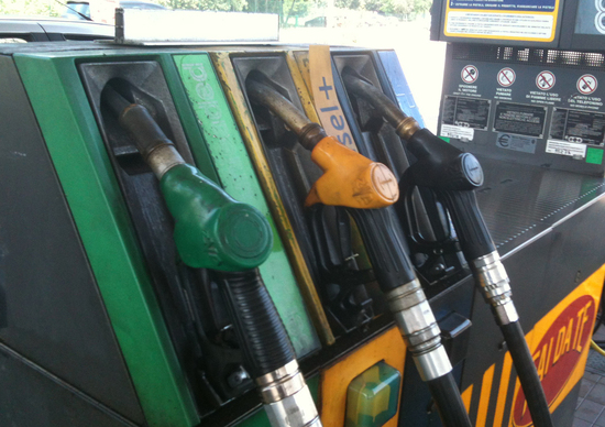 Petrolio: rincari in vista per benzina e diesel Petrolio: rincari in vista per benzina e diesel