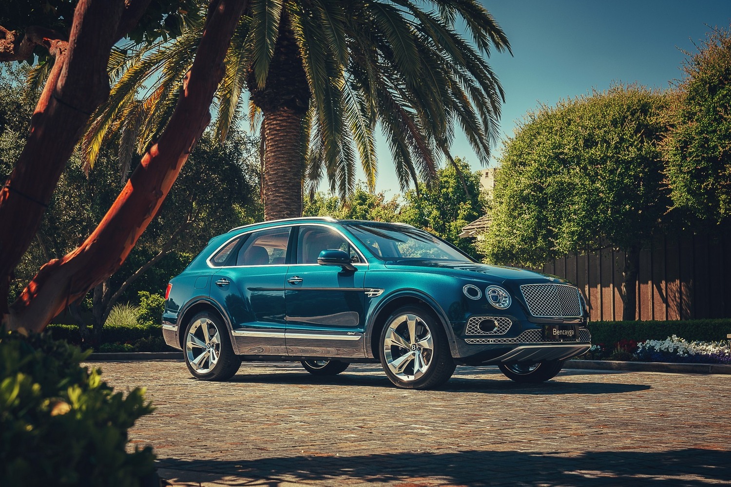 Bentley Bentayga Hybrid: il luxury SUV è ora anche plug-in