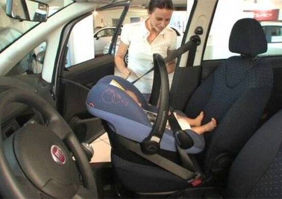 Seggiolini antiabbandono: l'obbligo è scattato Seggiolini antiabbandono: l'obbligo è scattato