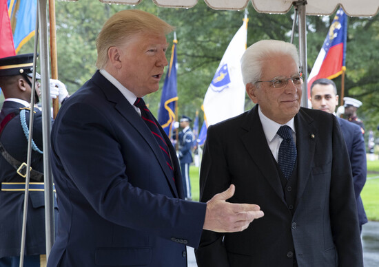 USA: scattano i dazi su liquori e parmigiano. L’auto italiana salva i costruttori UE USA: scattano i dazi su liquori e parmigiano. L’auto italiana salva i costruttori UE