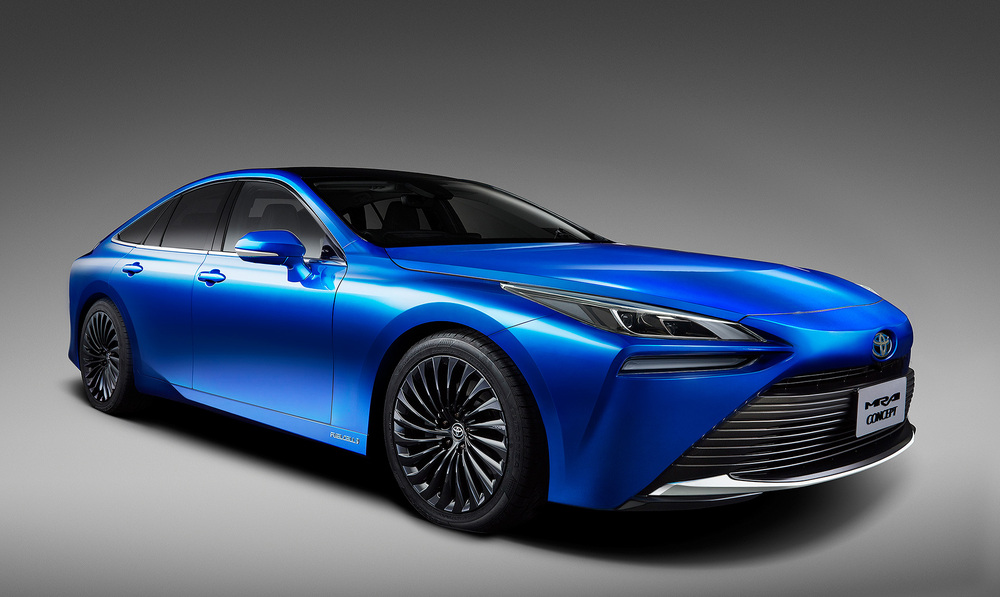 La seconda generazione della Toyota Mirai, la prima auto a idrogeno ad essere commercializzata. La prima generazione è stata lanciata nel 2014