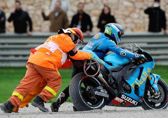 Suzuki si ritira dalla MotoGP: non ancora ufficiale, ma praticamente certo Suzuki si ritira dalla MotoGP: non ancora ufficiale, ma praticamente certo