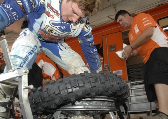 Intervista a Nuvola, il mitico meccanico KTM al mondiale enduro Intervista a Nuvola, il mitico meccanico KTM al mondiale enduro