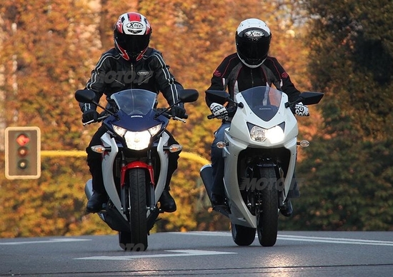 Honda CBR 250R VS Kawasaki Ninja 250R Honda CBR 250R VS Kawasaki Ninja 250R