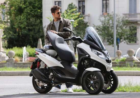 Scooter a tre e quattro ruote: possono circolare liberamente in autostrada Scooter a tre e quattro ruote: possono circolare liberamente in autostrada
