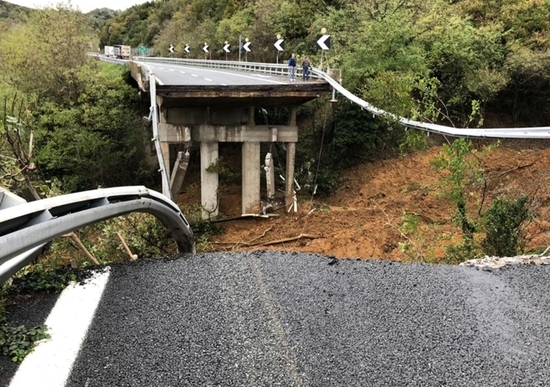 Autostrada A6 Torino-Savona, riapre il tratto chiuso per controlli Autostrada A6 Torino-Savona, riapre il tratto chiuso per controlli