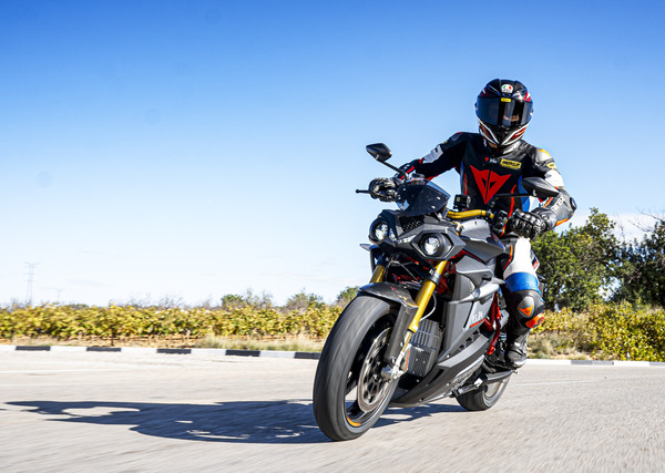 Energica Eva Ribelle 2020 TEST. Più cattiva, più veloce, più guidabile