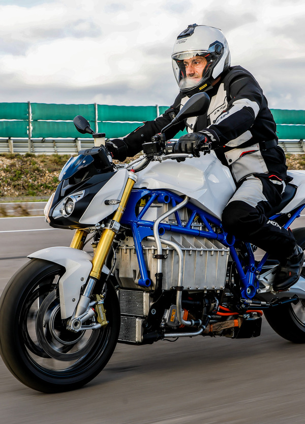 E-Power-Roadster Prototype, la moto elettrica di BMW