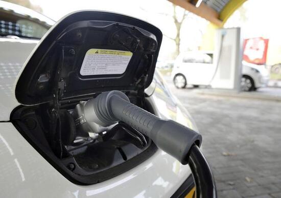 Auto e disabilità: Iva al 4 per cento anche per le ibride e le elettriche Auto e disabilità: Iva al 4 per cento anche per le ibride e le elettriche