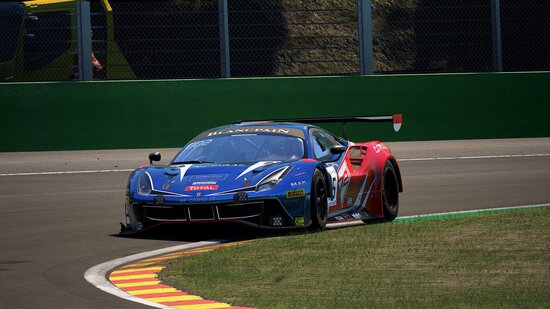 Flessione del telaio su Assetto Corsa Competizione: aggredire i cordoli non sarà più come prima