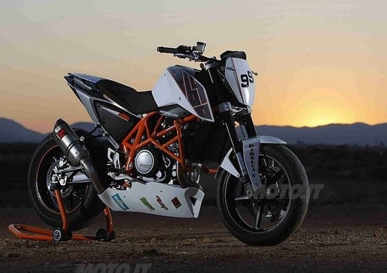 La KTM Duke 690 è pronta per scendere in pista nel suo Trofeo La KTM Duke 690 è pronta per scendere in pista nel suo Trofeo