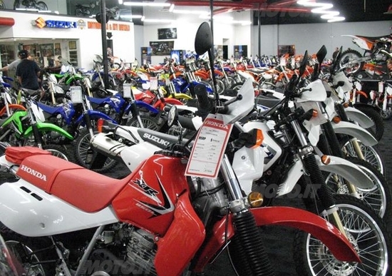 Chaparral Motorsports. Il negozio moto e accessori più grande del mondo Chaparral Motorsports. Il negozio moto e accessori più grande del mondo