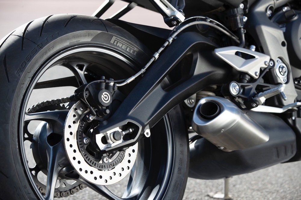 street-triple-s-20my-detail-4.jpg