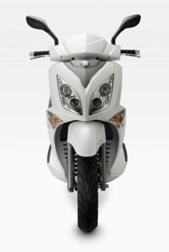 Nuovo scooter Benelli ZenZero 350. Ad aprile a 3.590 Euro Nuovo scooter Benelli ZenZero 350. Ad aprile a 3.590 Euro