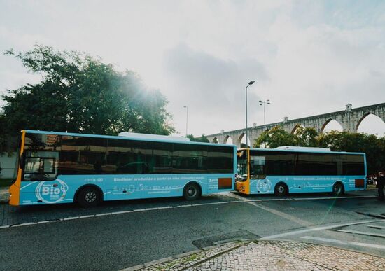 A Lisbona i bus vanno a olio da cucina esausto A Lisbona i bus vanno a olio da cucina esausto