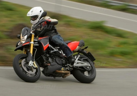Aprilia Dorsoduro 1200 2012 Aprilia Dorsoduro 1200 2012