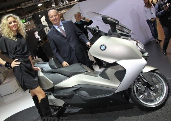Hendrik Von Kuenheim: Proverete molte nuove BMW Hendrik Von Kuenheim: Proverete molte nuove BMW
