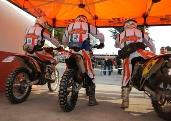 Enduro e Motocross: su la targa, giù i decibel Enduro e Motocross: su la targa, giù i decibel