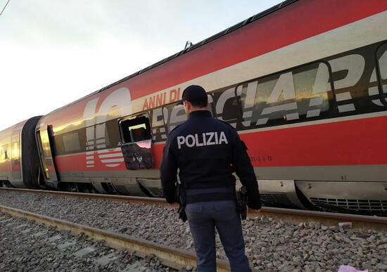 Lodi, Frecciarossa deraglia: due morti Lodi, Frecciarossa deraglia: due morti