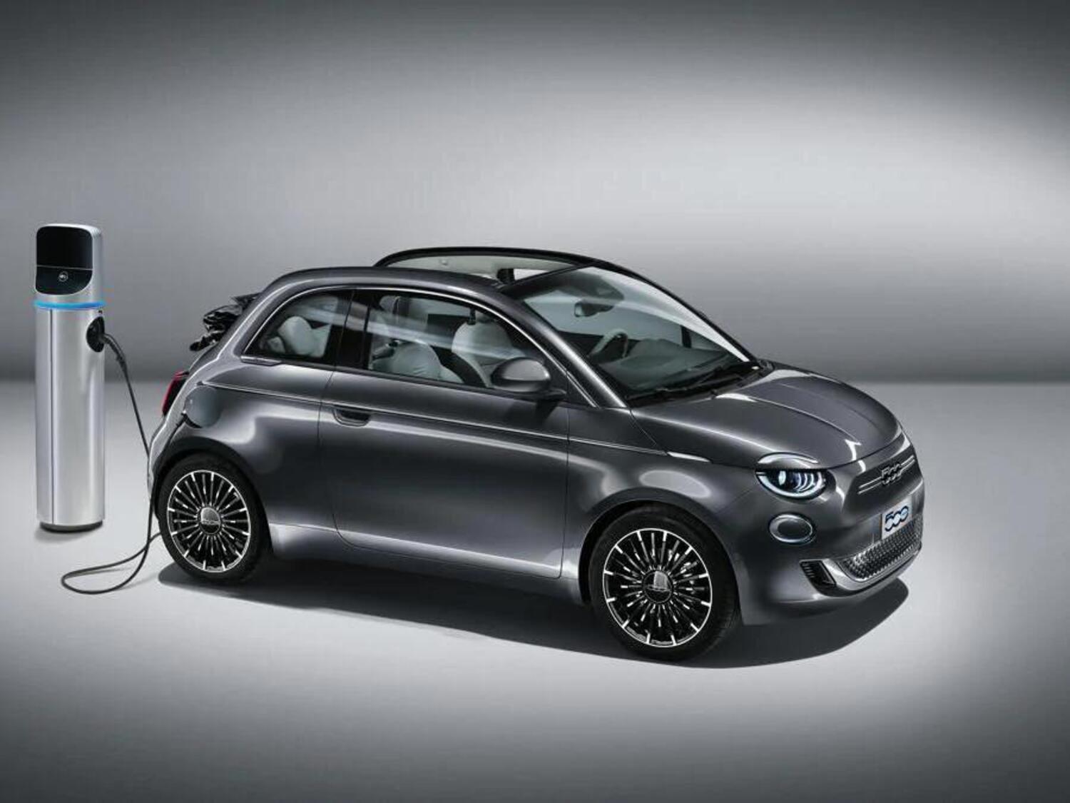 Fiat 500 elettrica: 118 Cv e 320 km di autonomia