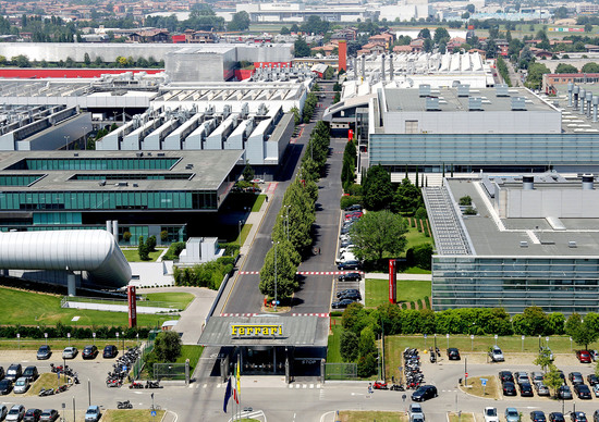 Ferrari: per il momento prosegue la produzione Ferrari: per il momento prosegue la produzione
