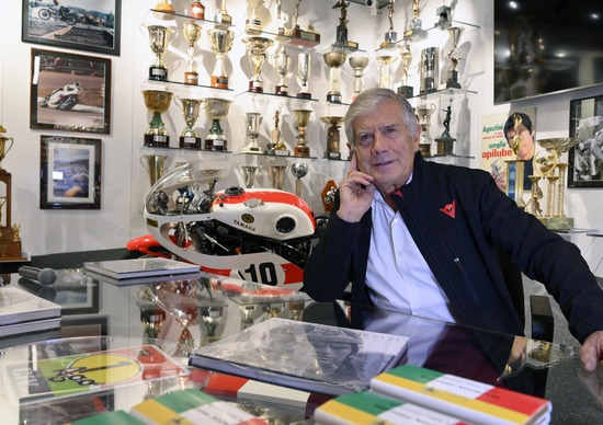 Giacomo Agostini: “Qui a Bergamo la situazione è drammatica, ma se ci impegniamo tutti… Giacomo Agostini: “Qui a Bergamo la situazione è drammatica, ma se ci impegniamo tutti…
