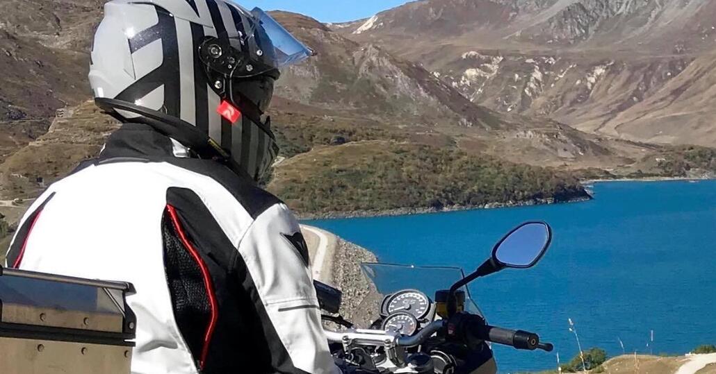 Andrea, medico-motociclista in prima linea. “Non prendo in braccio mia figlia da 3 settimane”
