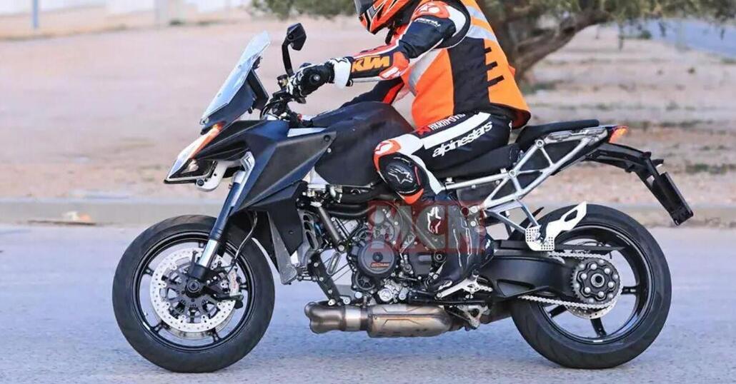 KTM 1290 Super Duke GT: nuova versione su base “R” 2020 in arrivo