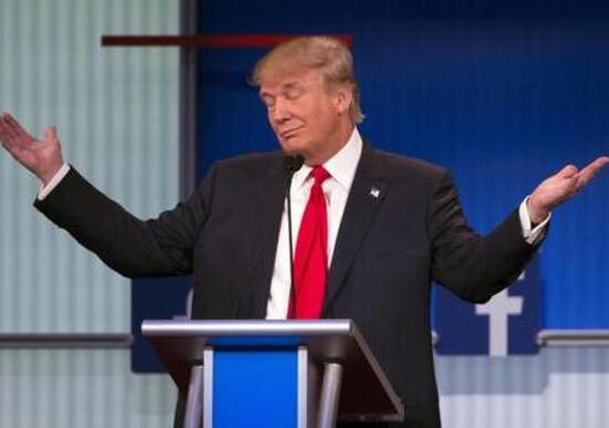 Donald Trump visita una fabbrica della Ford senza indossare la mascherina Donald Trump visita una fabbrica della Ford senza indossare la mascherina