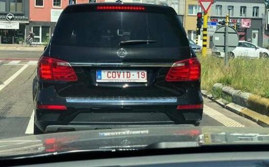 Targa del veicolo? COVID-19. Esiste davvero ed è su una Mercedes in Belgio Targa del veicolo? COVID-19. Esiste davvero ed è su una Mercedes in Belgio