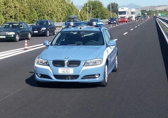 Tir carico di GPL pronto a esplodere: Polizia sventa la tragedia Tir carico di GPL pronto a esplodere: Polizia sventa la tragedia