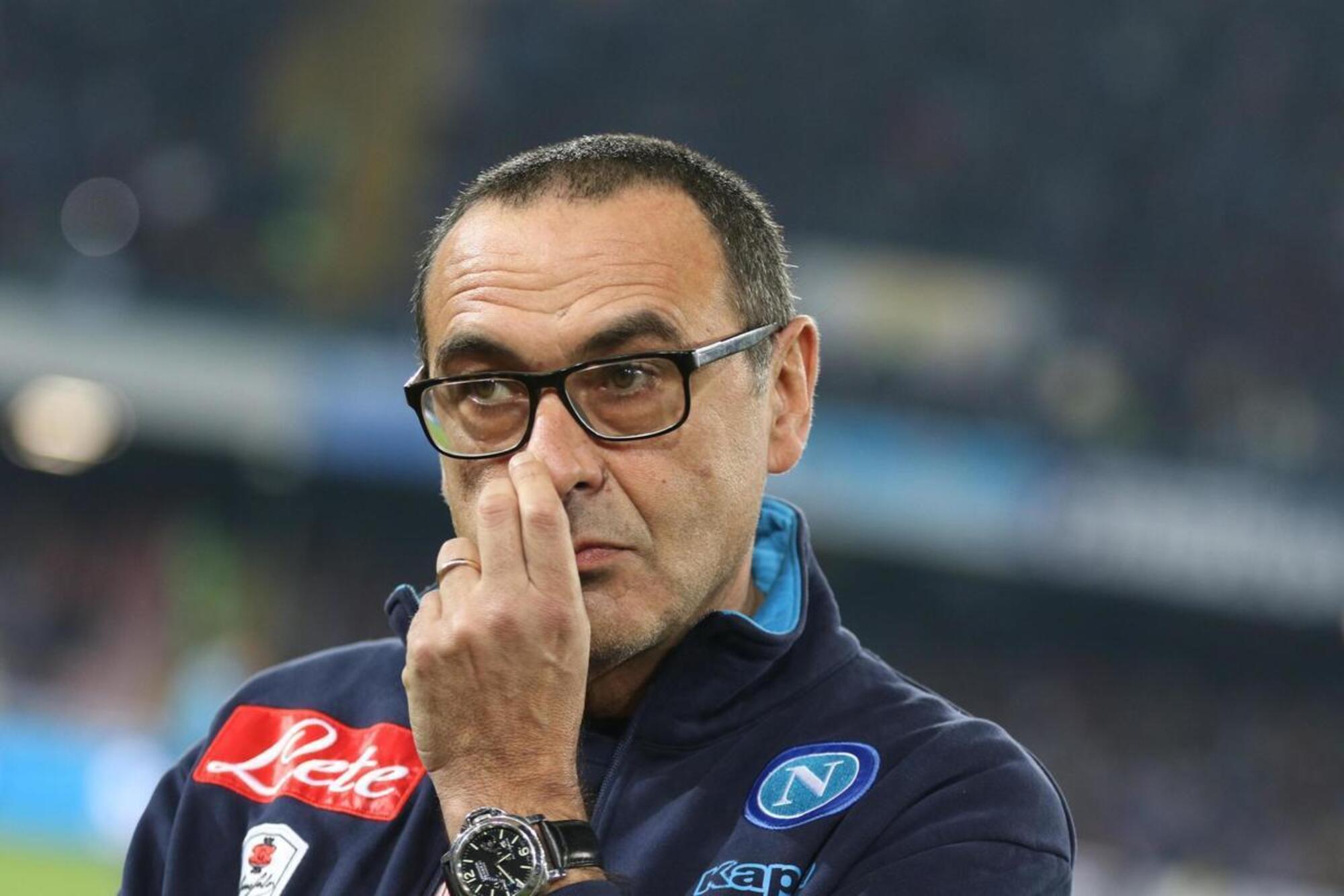 Maurizio Sarri si scaccola