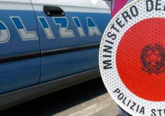 La moto era splendente, ma la targa coperta dal fango: motociclista multato e denunciato La moto era splendente, ma la targa coperta dal fango: motociclista multato e denunciato
