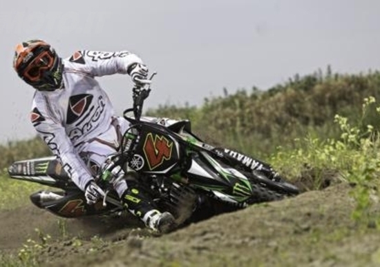 Dovizioso in sella alle Yamaha YZ450SM ed YZ250F Dovizioso in sella alle Yamaha YZ450SM ed YZ250F