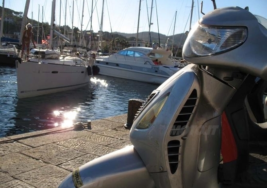 Turismo low cost. All’Isola d’Elba con l’Honda SH 125 Turismo low cost. All’Isola d’Elba con l’Honda SH 125