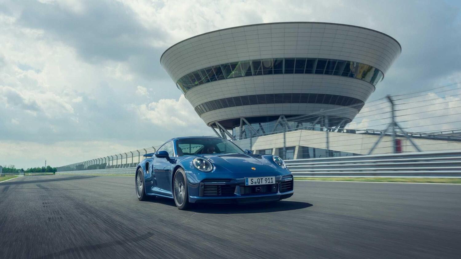Nuova Porsche 911 Turbo: belva addomesticata da 580 CV
