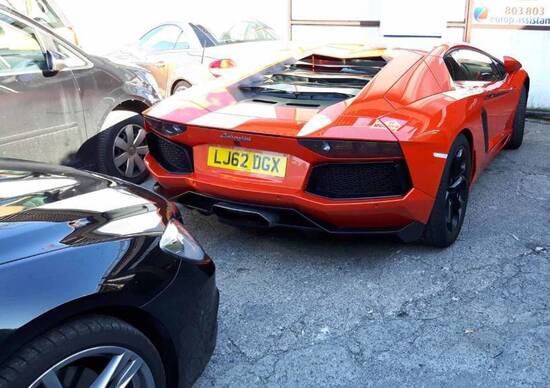 Bolidi a velocità folli sulla A9: incidente, multe e sequestri Bolidi a velocità folli sulla A9: incidente, multe e sequestri