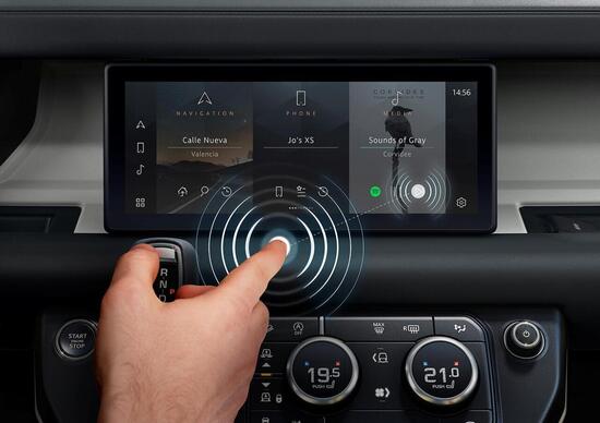Jaguar Land Rover: il touch screen è antivirus Jaguar Land Rover: il touch screen è antivirus