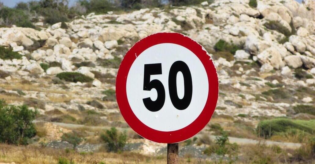 Limiti di velocità secondo il Codice della Strada: non solo punti patente per autovelox ed eccesso (art. 142 cds)
