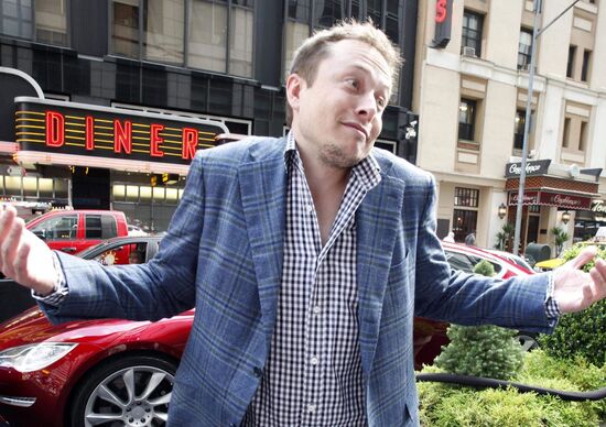 Elon Musk: “Voglio fare l'assicuratore” Elon Musk: “Voglio fare l'assicuratore”