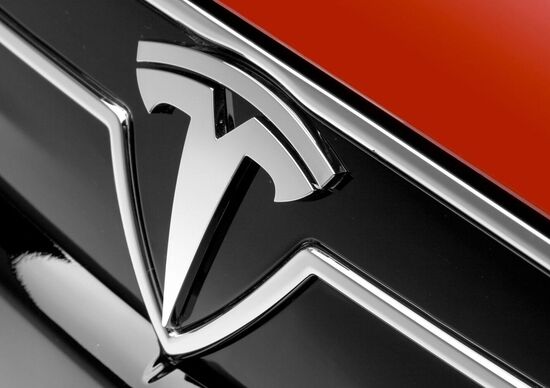 Tesla lancia la sfida Uber e Lyft Tesla lancia la sfida Uber e Lyft