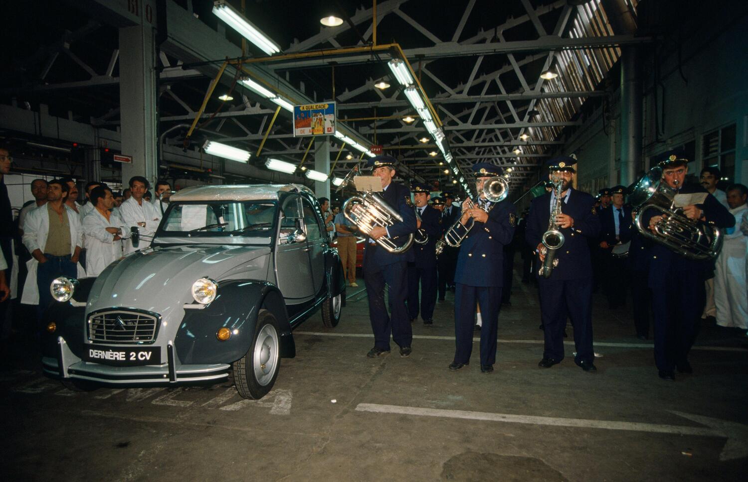 Citroen 2CV, 30 anni fa usciva di produzione la francese più amata