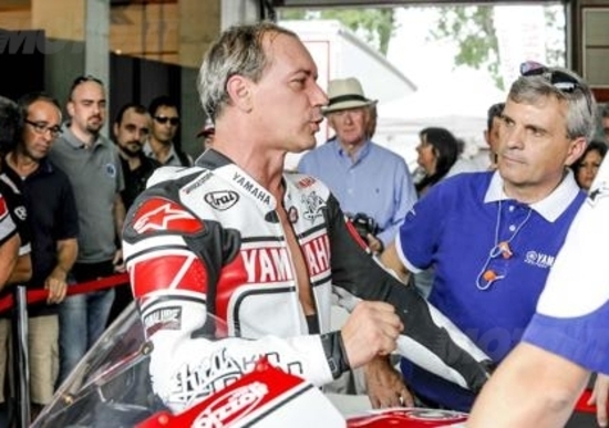 Luca Cadalora in sella alla YZR-M1 MotoGP alla 200 Miglia di Imola Luca Cadalora in sella alla YZR-M1 MotoGP alla 200 Miglia di Imola
