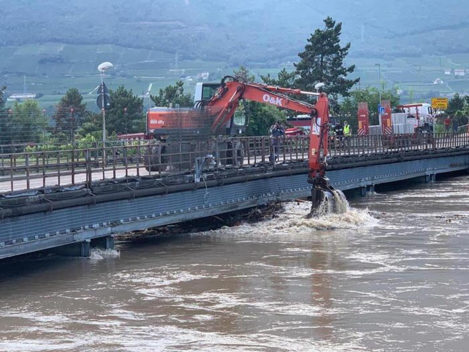 L'Adige vicino all'esondazione: Autobrennero chiusa per ore