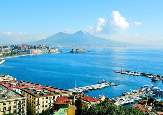Uber Taxi: il servizio attivo anche a Napoli Uber Taxi: il servizio attivo anche a Napoli