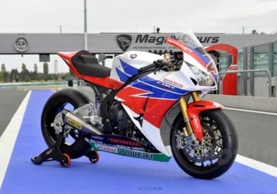 Honda CBR 1000 RR. A Magny Cours debuttano le grafiche 2013 Honda CBR 1000 RR. A Magny Cours debuttano le grafiche 2013