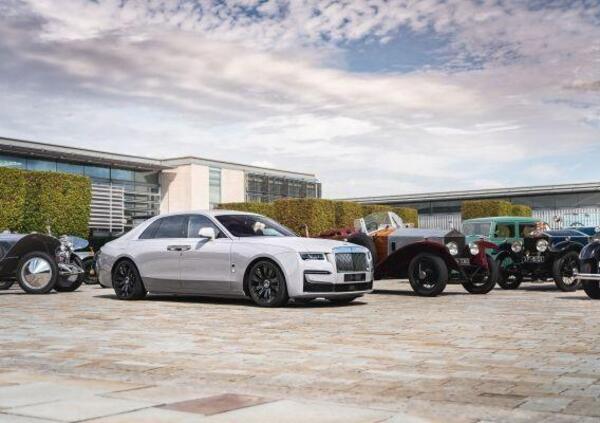 Anche Rolls-Royce produrrà auto elettriche: la prima tra 10 anni