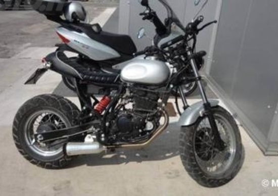 Le Strane di Moto.it: Hyosung Karion RT 125 4v Le Strane di Moto.it: Hyosung Karion RT 125 4v
