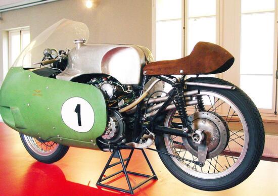 Nico Cereghini: “La Moto Guzzi e i suoi 100 anni” Nico Cereghini: “La Moto Guzzi e i suoi 100 anni”